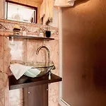 Cztery Strony świata Bed & Breakfast 3*